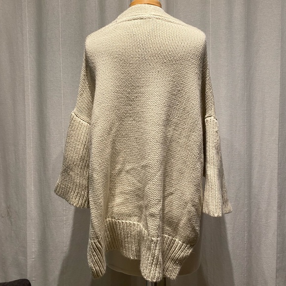 Thick cream beige knit oversized sweater - Picture 3 of 4